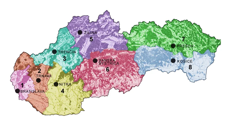 Karte der acht Verwaltungsregionen der Slowakei mit ihren Hauptstädten